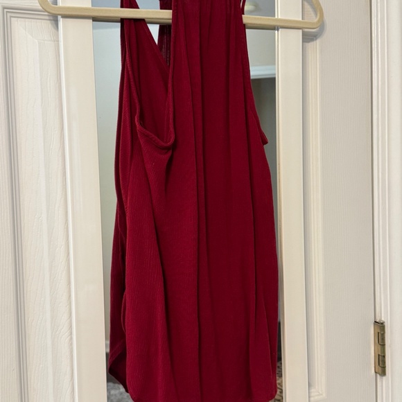 Maroon tank top - Picture 2 of 3